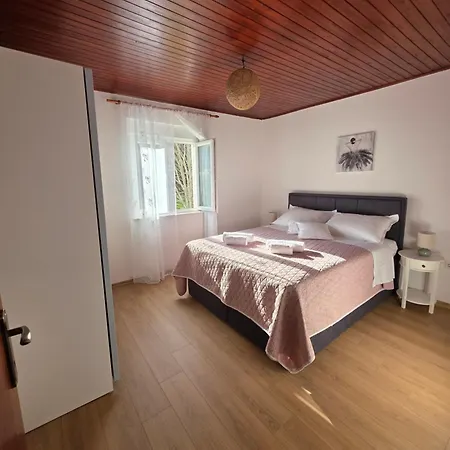 Apartment Kuca Za Odmor Elena Vrlika