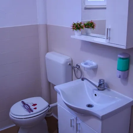 Apartment Kuca Za Odmor Elena Vrlika
